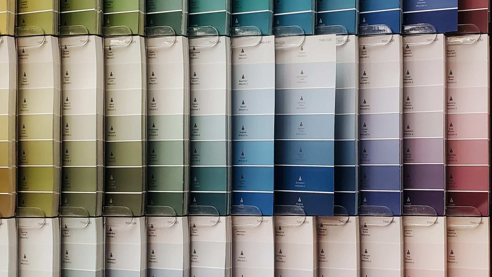 Un espositore di campioni colore come quelli che vengono usati per scegliere il colore della pittura