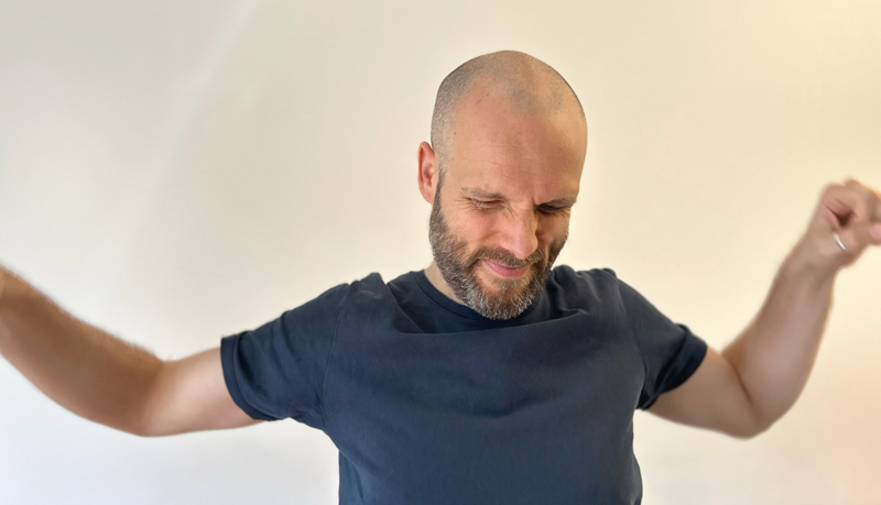 Foto di Marco Bertoncini mentre si stiracchia